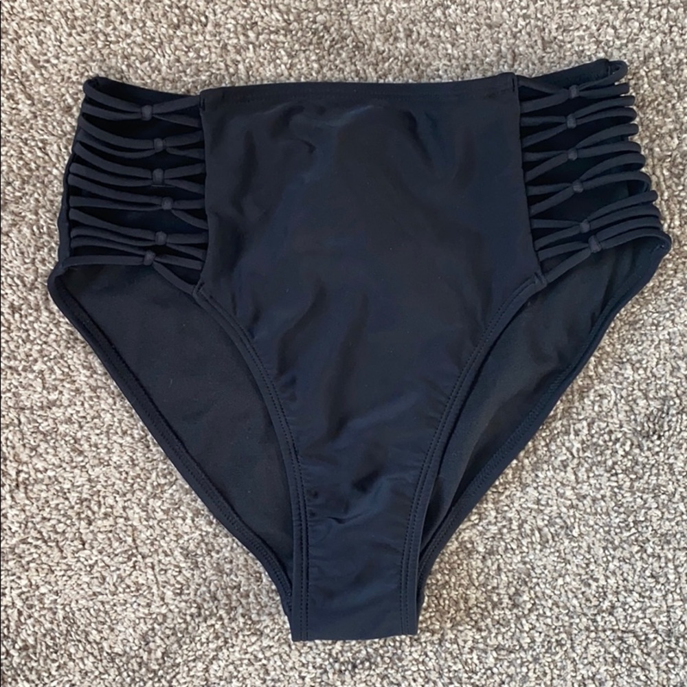 Highwaisted, high cut bikini bottoms!